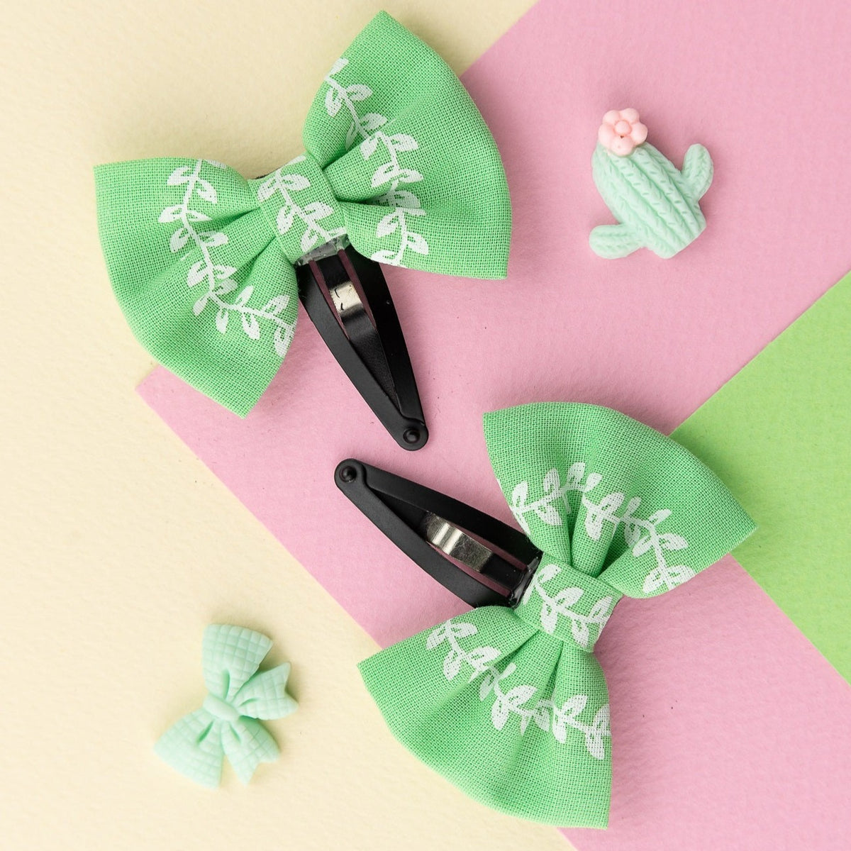 BRIGITTE dot ribbon clip in Printed Bow Hair Clip Set- Green